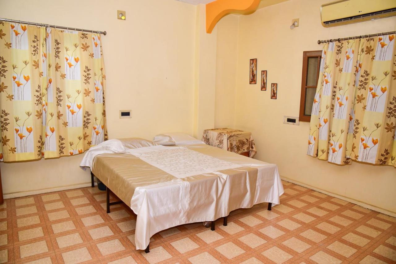 Perfect Homestay Ujjain Esterno foto